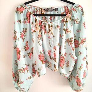 Gorgoeus floral print ,Size L cropped blouse